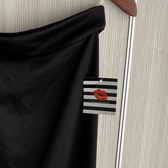 Black knee length pencil skirt with tool hem NWT - Picture 6 of 6